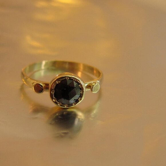 Diamonds ring. 14K solid yellow gold ring with a raond Gray diamond. - Picture 3 of 10